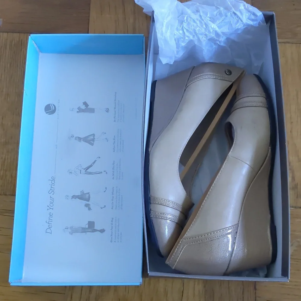 ❌DONATED Comfy beige nude soft system wedge heels - Picture 9 of 11